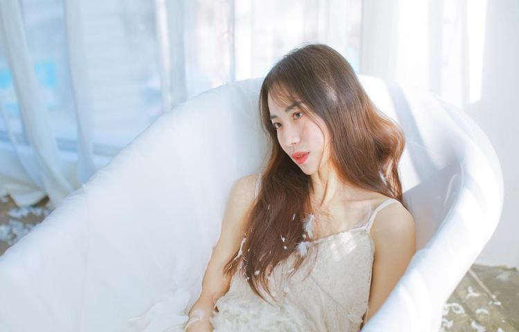 春潮厨房的环保材料与色彩搭配